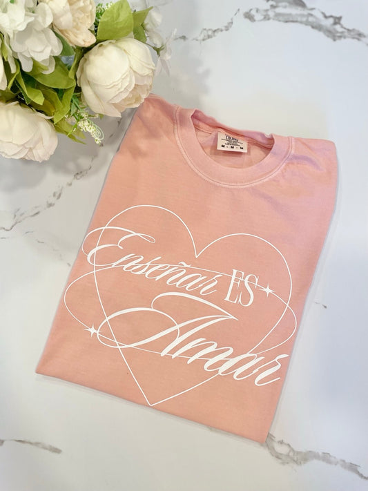 Enseñar Es Amar Tee