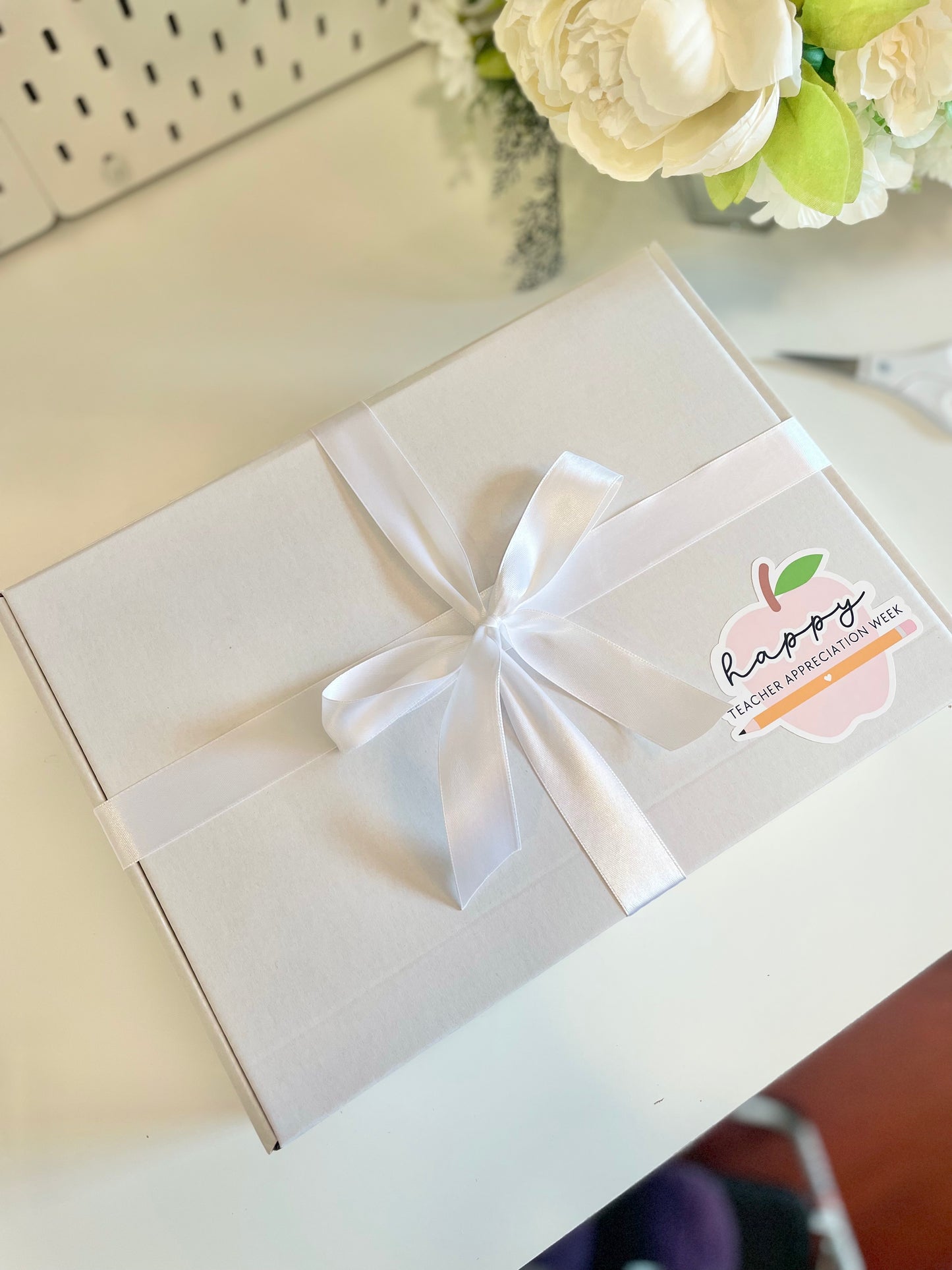 Maestra Letter Patch Sweatshirt Gift Box